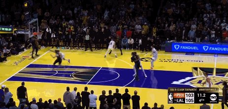 体育娱乐-争议暂停符合规则！詹姆斯刹那间机敏决策再救湖人