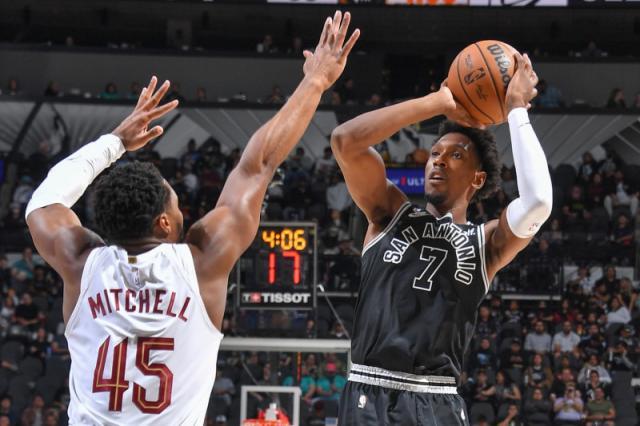 足球赛事-流言真与假：湖人拒绝大交易 欧文休赛期有意火箭？